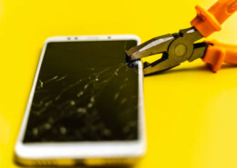 Where can I get fast and affordable phone screen repair in Bedford?